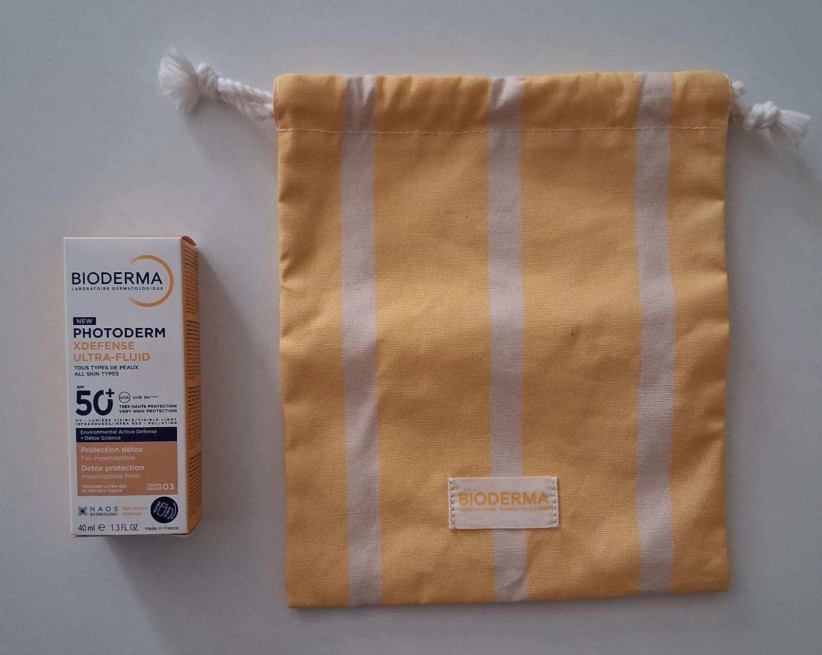 Pochette Bioderma avec la crème solaire 50 +